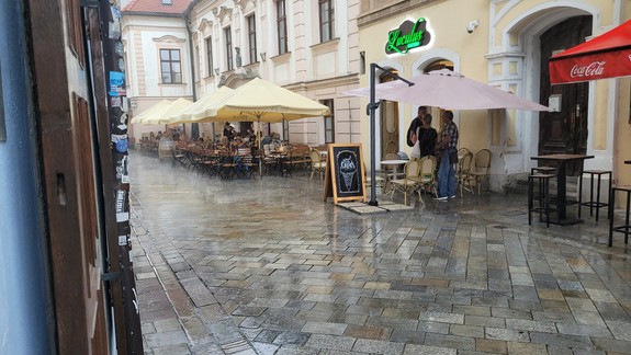 Meteorológovia varujú: Zajtra treba rátať s búrkami