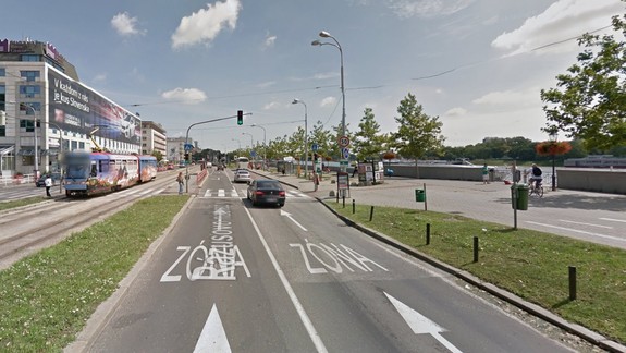 Zranený chodec: Pod Mostom SNP ho zrazilo auto