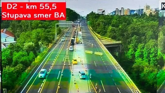 Vodiči sa na diaľnici D2 v smere do Bratislavy zdržia zhruba dve hodiny
