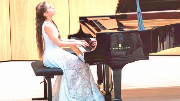 Úžasný talent: Viva Musica! pokračuje recitálom iba 16-ročnej klavírnej virtuózky Nory Lubbadovej