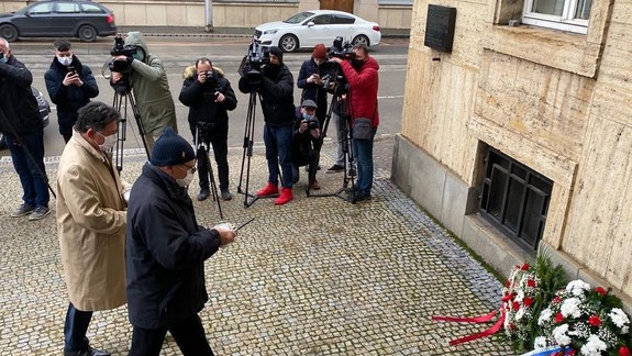 FOTO a VIDEO: Ján Budaj a Milan Kňažko si pripomenuli 31. výročie Nežnej revolúcie už v predstihu...