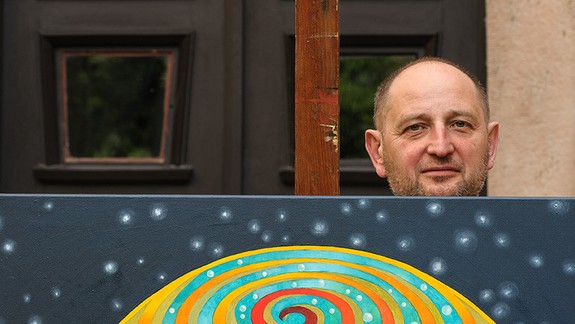 Miluj ma, hryz ma: Výtvarník Andrej Augustín dnes otvára výstavu s provokatívnym názvom