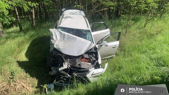 Na Záhorí sa zrazili dve autá, 82-ročnú paniu prevážal do nemocnice vrtuľník
