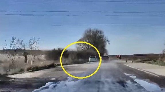 VIDEO: Divoká policajná naháňačka na Záhorí - unikajúceho vodiča hnala vpred aj marihuana...