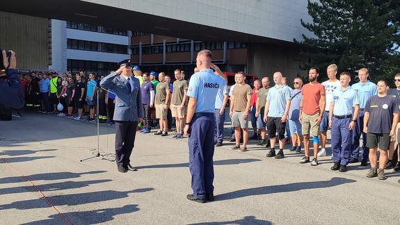 Hasiči súťažia v behu po schodoch, prihlásilo sa 52 tímov