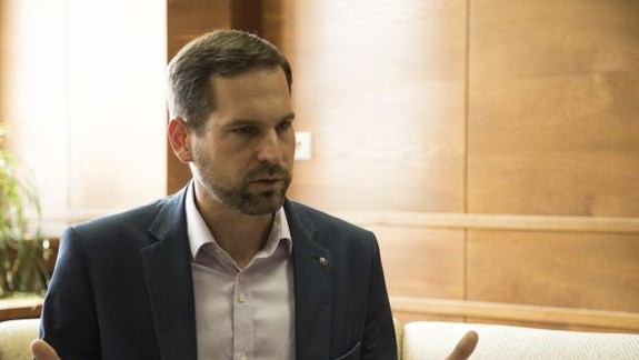 Starosta Nového Mesta dostáva tento rok o 600 eur nižší plat. Rozhodli o tom na jeho žiadosť poslanci...