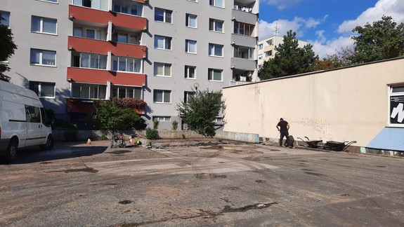 VIDEO: V Dúbravke sa mení betónová plocha pred tanečnou školou, a to nie je všetko