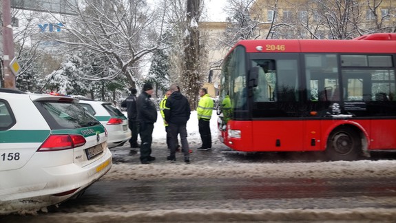 FOTO: Tak predsa sa strieľalo! Polícia objasnila prípad útoku na autobus MHD...