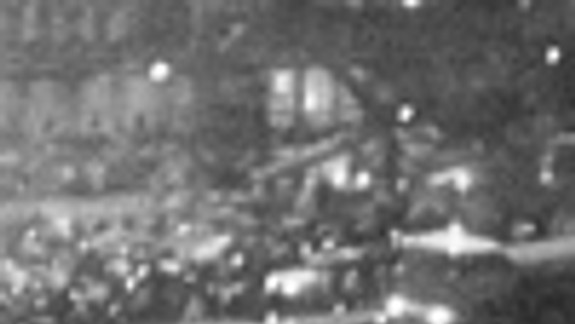 Sviečkovú demonštráciu si pripomenulo asi 300 ľudí