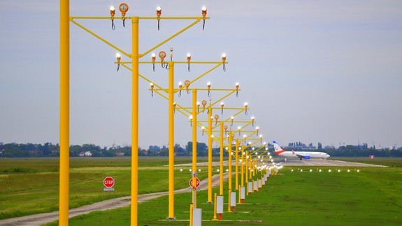 Letisko Bratislava má novú svetelnú približovaciu sústavu pre dráhu: Rovnakú využíva Londýn či Paríž