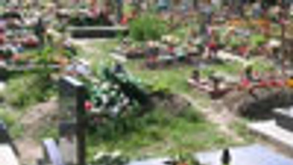 Z ružinovského cintorína nám zmizli čerstvé vence