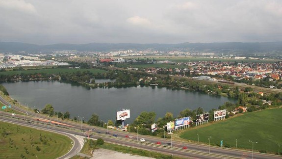 Nesúhlasia s výstavbou pri jazerách