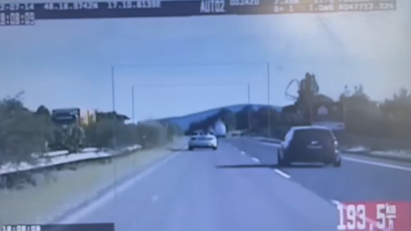 Uponáhľaný vodič sa pokute nevyhol, rútil sa po diaľnici D2 rýchlosťou 193 km/h
