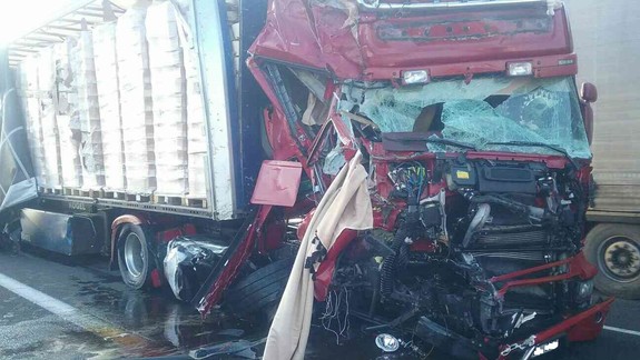 FOTO: Ďalšia vážna dopravná nehoda. Na D2 sa zrazili kamióny