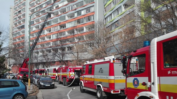 Hasiči v noci zasahovali na Vígľašskej ulici v Bratislave - pri požiari zomrela jedna osoba!