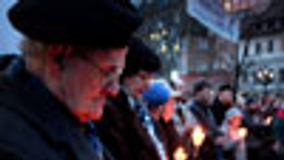 Stovky ľudí spomínali na sviečkovú manifestáciu