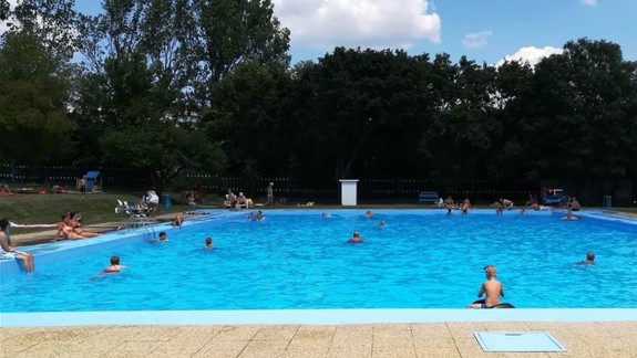 Chcete sa schladiť? Od soboty je otvorené aj kúpalisko v Krasňanoch