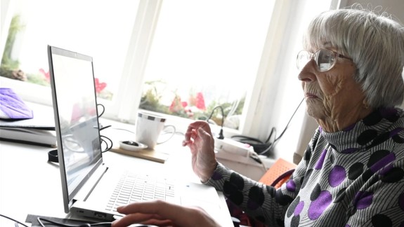 Príležitosť pre seniorov: Absolvujte zdarma týždeň intenzívneho online kurzu cudzieho jazyka