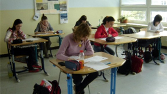 Deti dnes zasadli do lavíc - ako im v tomto školskom roku vychádzajú prázdniny?