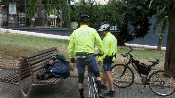 Mestskí policajti si rozširujú vedomosti o poskytovaní prvej pomoci