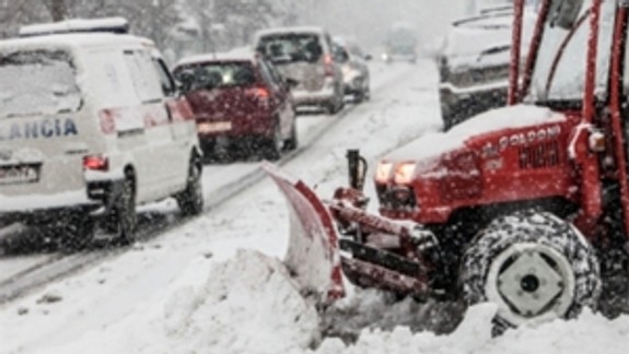 Starosta Lamača priznal, že v boji so snehom sú na pokraji síl
