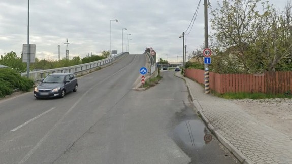 Vodiči, pozor, od pondelka čiastočne uzavrú cestu ponad železničnú trať v Pezinku