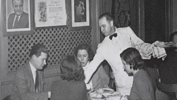 Čašníci z legendárnych bratislavských kaviarní: Na ktorého si spomínate vy?