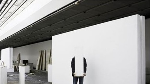 Videli ste už galériu vystavenú v galérii? Otvorili výstavu fotografií Jozefa Ondzika 