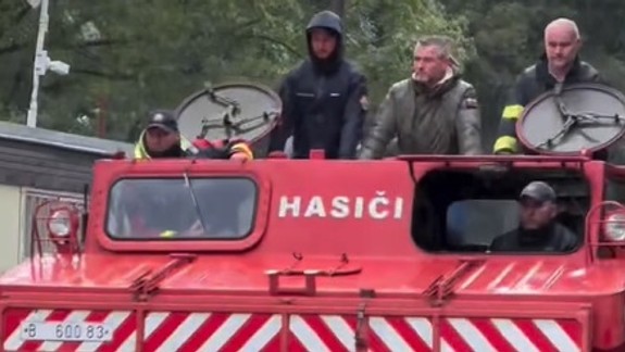 Zaplavenú Devínsku Novú Ves navštívil Pellegrini