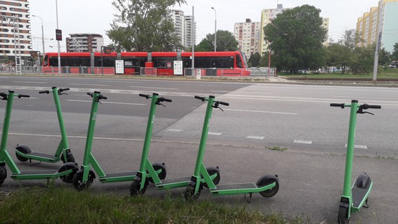 Kolobežky v uliciach: Bolt rozšíril aplikáciu o bezpečnostné tipy