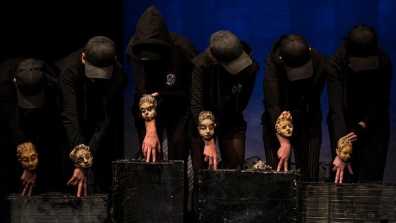 Divadlo Lab prinieslo v apríli tri premiéry. Toto sú ony