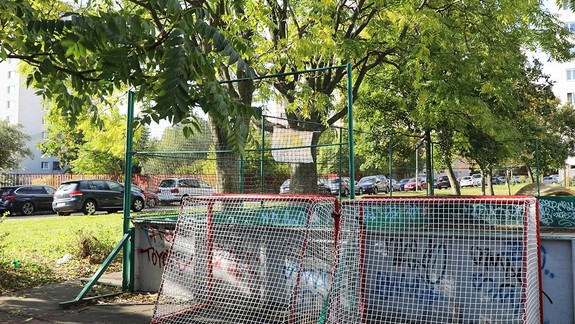 Zo zanedbanej hracej plochy vznikne na Hrobákovej vynovené hokejbalové ihrisko