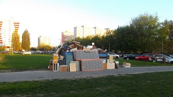 Potrebuje vyhodiť starý nábytok? V Petržalke opäť rozmiestnia kontajnery