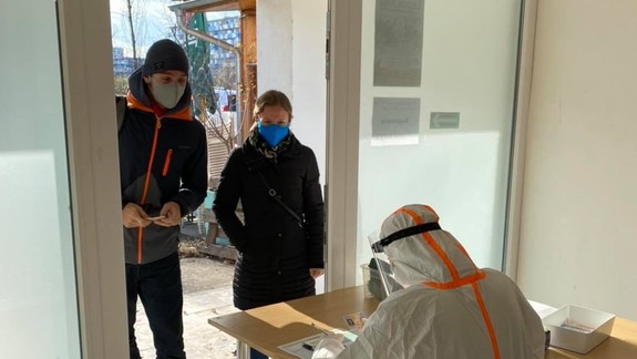 Na Slovensku pribudlo cez 5-tisíc osôb pozitívne testovaných na koronavírus a 23 obetí