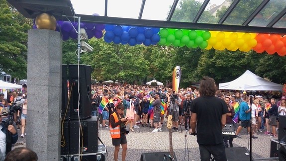 FOTO: Na Hviezdoslavovom námestí sa konal Dúhový PRIDE Bratislava 2017