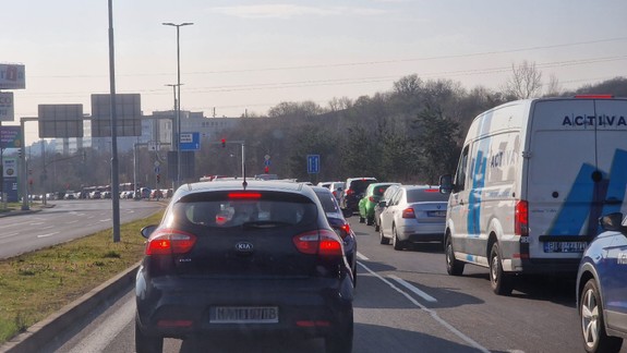 Doprava: Vodiči si počkajú v kolónach vo viacerých častiach Bratislavy