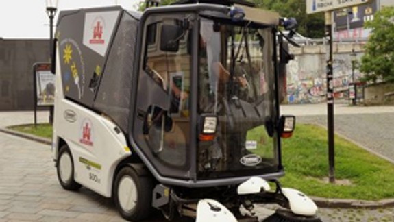 Po stroji za dvestotisíc musia upratovať