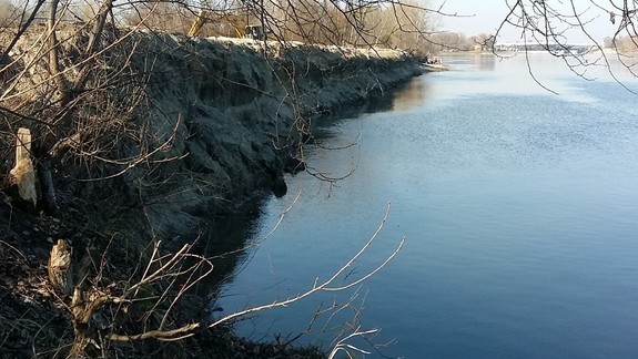 FOTO: Nádhernú dunajskú pláž premenili bagrom na kolmý breh. Zisťovali sme dôvod