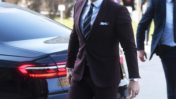 Na Prístavnom moste narazila vládna limuzína do auta s vodičkou a dieťaťom