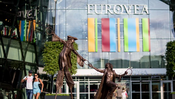 Priestory Eurovea skrášlila šestica originálnych sôch