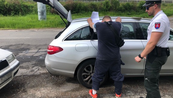 Podarená dvojica: Policajtom sa navzájom "natreli", že si dali pervitín