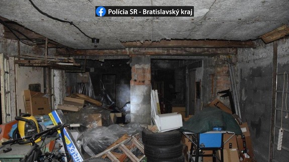 Mladík sa vlámal do garáže rodinného domu, majiteľ ho vyrušil a zavolal políciu