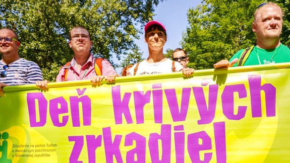 V Rači sa dnes koná Deň krivých zrkadiel 2021 - viete, komu je určený?