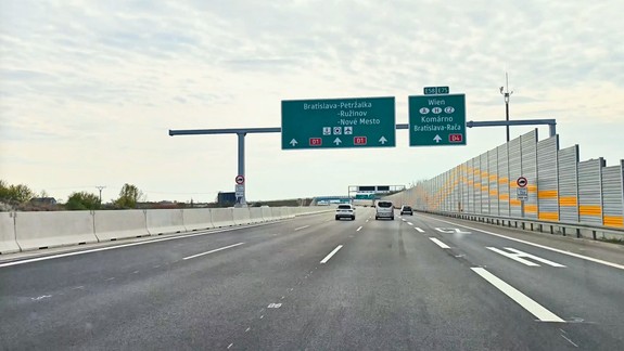 Diaľnica D1 v smere do Bratislavy je opäť prejazdná, vodiči sa už presúvajú po rozšírenom úseku