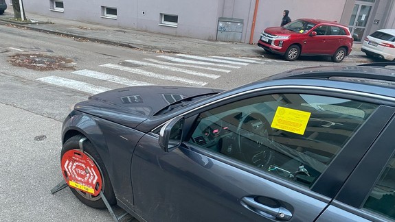 Parkovanie na chodníkoch: Budeme to vyhodnocovať citlivo, sľubujú štátni policajti