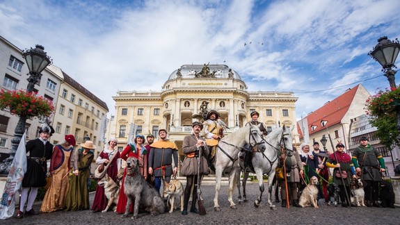 Korunovačný sprievod, šermiarske súboje, tanec a hudba. Bratislavské korunovačné dni poskytnú bohatý program