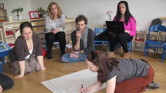 Chcete, aby vaše dieťa chodilo do netradičnej školy? Je tu alternatíva...