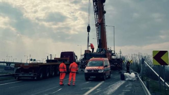 Havarovaný kamión v blízkosti Incheby odstránili, úsek je prejazdný