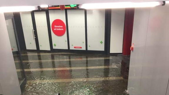 FOTO: Takto zaplavilo novozrekonštruovaný podchod na Trnavskom mýte