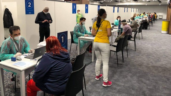 V očkovacom centre na NFŠ budú v sobotu opäť vakcinovať aj bez pozvánky